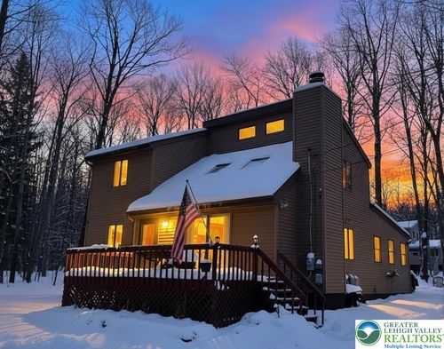 72 Creekview Dr E, Clifton Twp, PA, 18424-8997 | Card Image