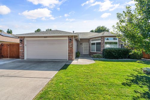 1907 Layla Dr, Medford, OR, 97501-8169 | Card Image