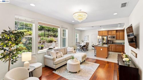 3207 Vittoria Loop, Dublin, CA, 94568-2557 | Card Image