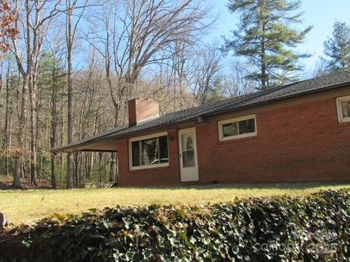 9 Vance Dr, Black Mountain, NC, 28711-3843 | Card Image