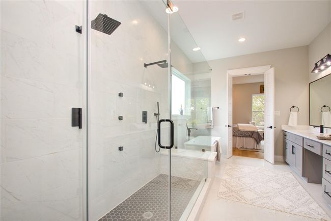 Primary Bathroom | Image 15