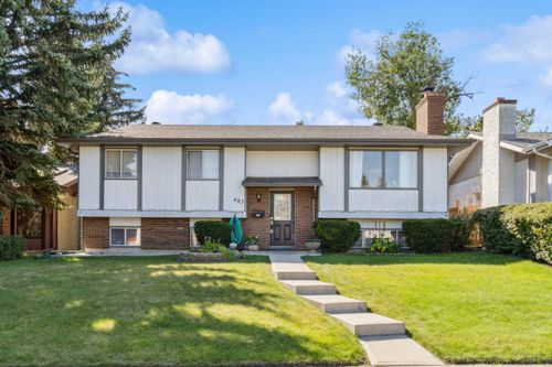 483 Cedarpark Drive Sw, Calgary, AB, T2W2J8 | Card Image