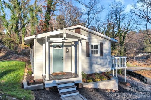 49 E Livingston St, Tryon, NC, 28782-3153 | Card Image