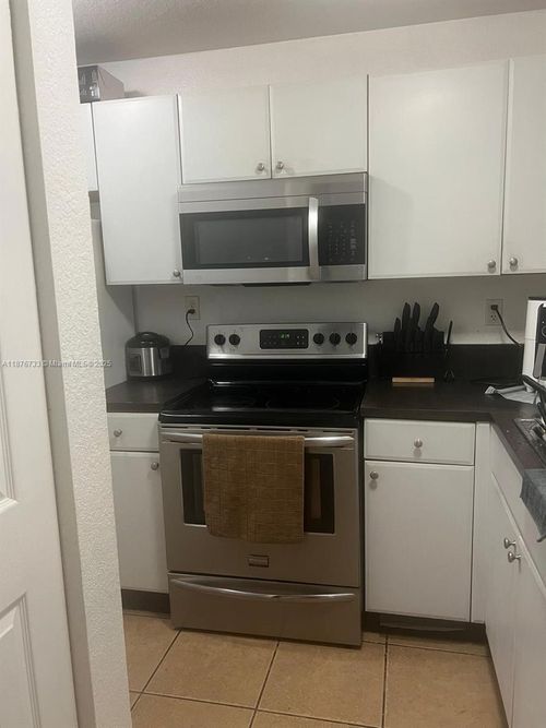 apt-103-7995 Nw 8th St, Miami, FL, 33126-2950 | Card Image
