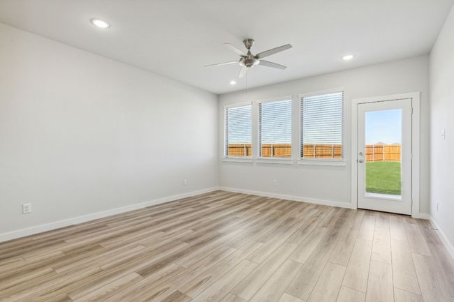 304 Bendecido Loop, House other with 4 bedrooms, 4 bathrooms and 2 parking in Elgin TX | Image 12