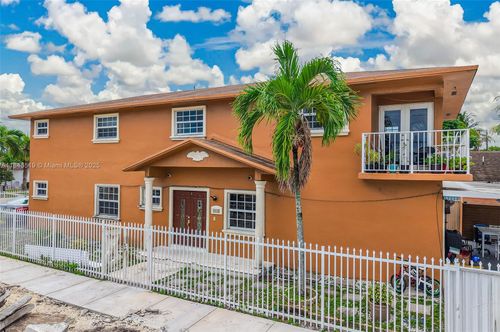 948 E 47th St, Hialeah, FL, 33013-2035 | Card Image