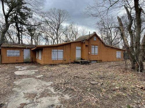 34 Peach Street, Islip, NY, 11722 | Card Image