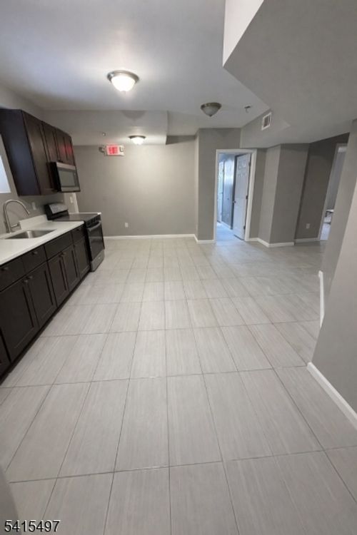 31 Cambridge St, East Orange, NJ, 07018-1937 | Card Image