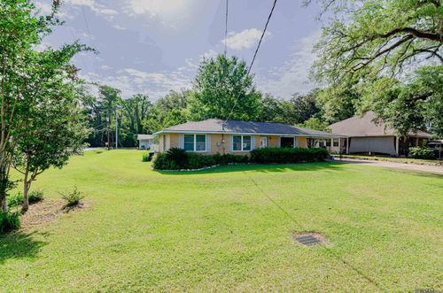 930 N Janice Ave, Gonzales, LA, 70737-2613 | Card Image