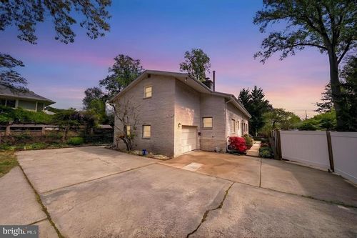 5812 Greenlawn Dr, BETHESDA, MD, 20814-1830 | Card Image