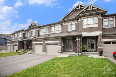 811 Clapham Terr, Townhouse with 3 bedrooms, 3 bathrooms and 2 parking in Ottawa ON | Image 3