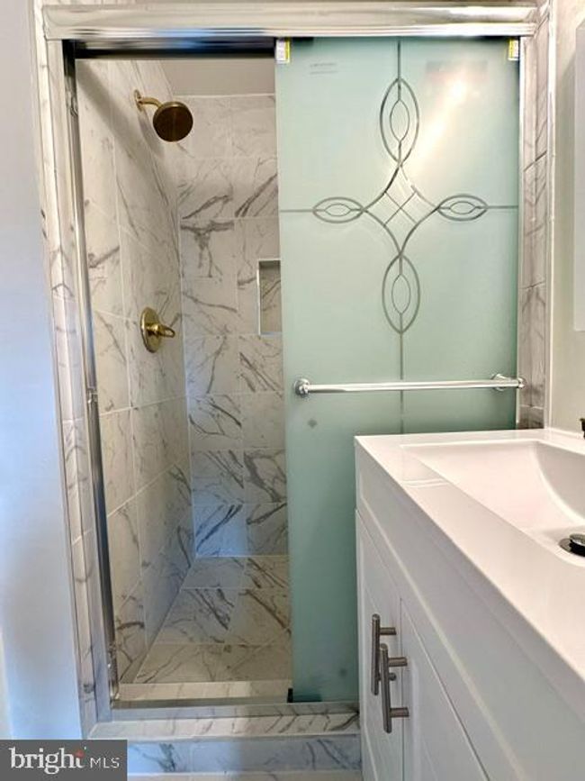 7851 W Point Ct, Townhouse with 3 bedrooms, 3 bathrooms and null parking in MANASSAS VA | Image 14