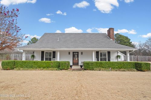 8140 Oak Leaf Cir, Olive Branch, MS, 38654-7772 | Card Image