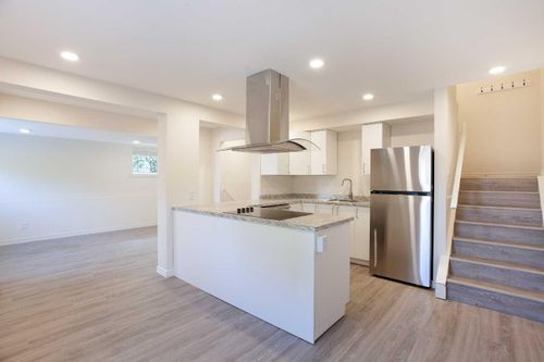 111 Deer Ridge Way Se, Calgary, AB, T2J5Y7 | Card Image