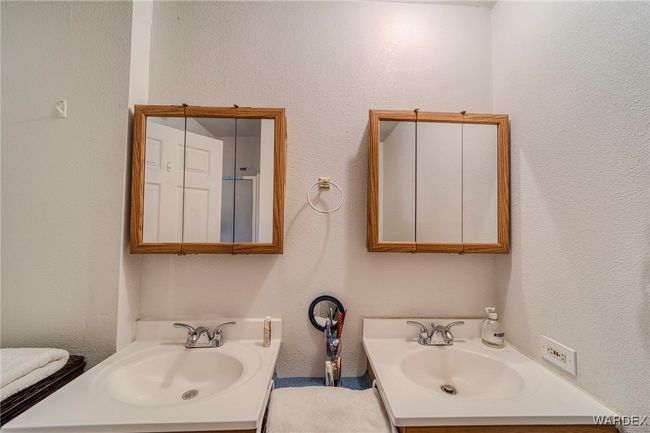 Bathroom | Image 19