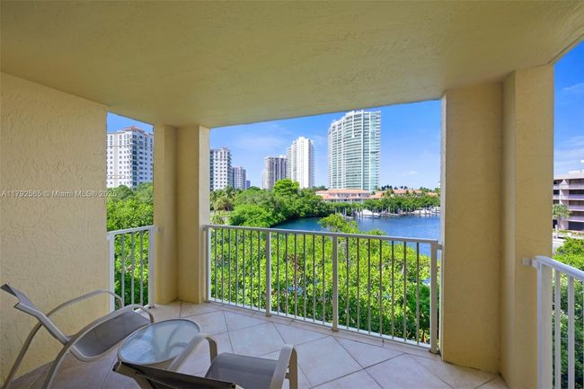 1406 - 19999 E Country Club Dr, Condo with 2 bedrooms, 2 bathrooms and null parking in Aventura FL | Image 7