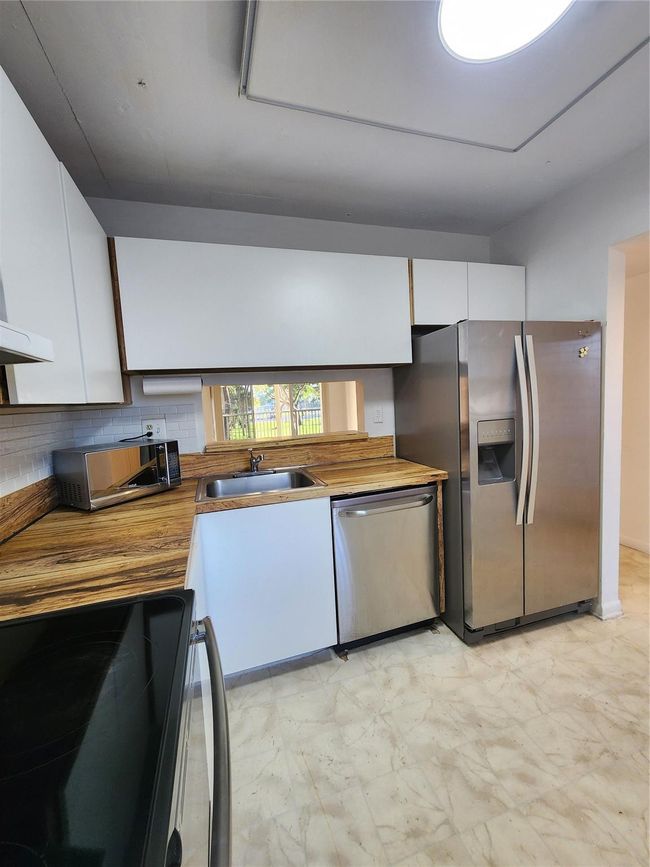 APT-211 - 3341 Nw 47 Th Ter, Condo with 1 bedrooms, 2 bathrooms and null parking in Lauderdale Lakes FL | Image 34
