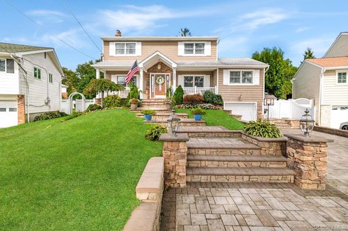 2126 Howell St, Bellmore, NY, 11710-3331 | Card Image