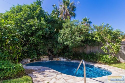 121 E Gardenia St, South Padre Island, TX, 78597-7211 | Card Image