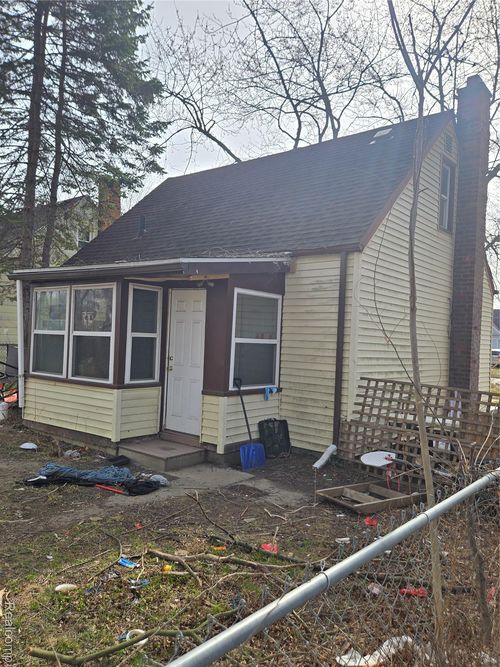 18109 Cornwall St, Detroit, MI, 48224-1427 | Card Image