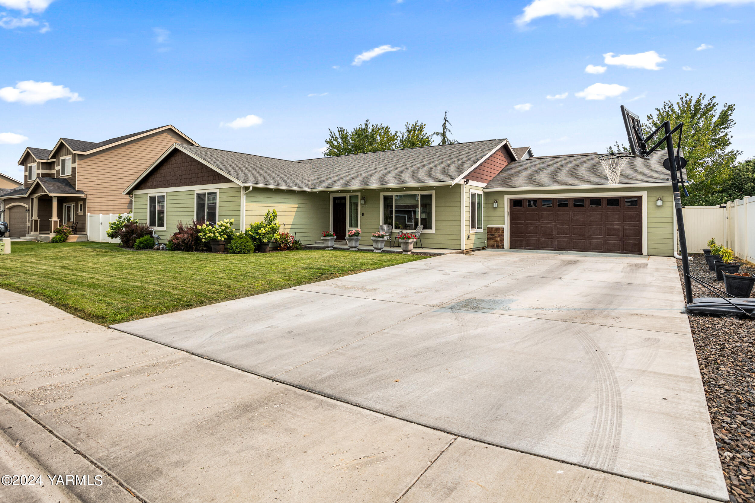 Fremont Way, Yakima, WA 98908