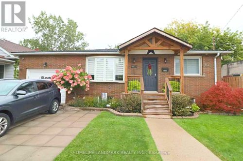 4472 3rd Ave, Niagara Falls, ON, L2E4K9 | Card Image