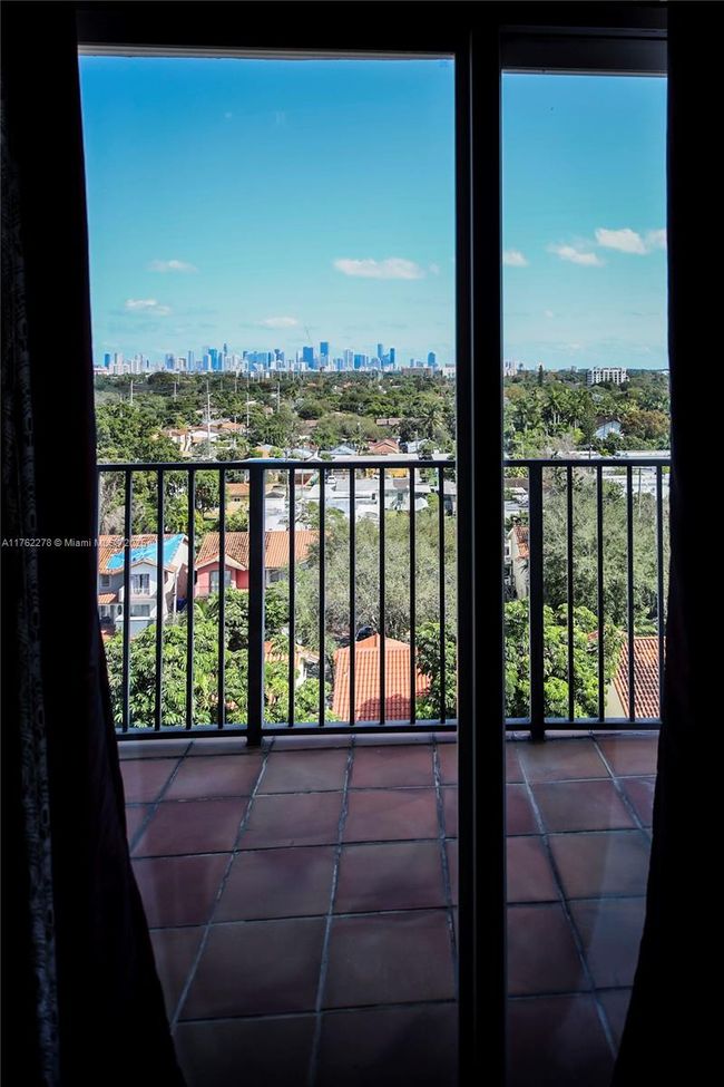 APT-506 - 1627 Sw 37 Th Ave, Condo with 2 bedrooms, 2 bathrooms and null parking in Miami FL | Image 5