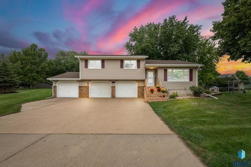 319 Hagemeyer Dr, Tea, SD, 57064-2275 | Card Image
