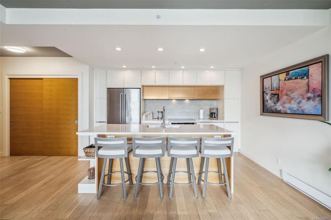601 - 989 Johnson St, Condo with 2 bedrooms, 2 bathrooms and 1 parking in Victoria BC | Image 4