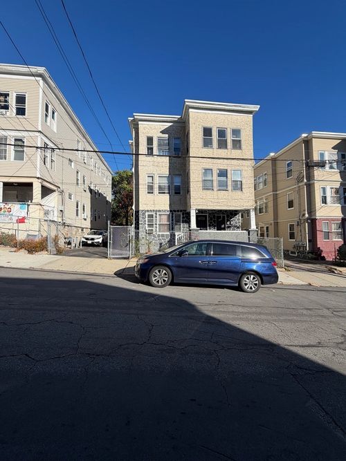 905-903-905 Essex St, Lawrence, MA, 01841-4642 | Card Image