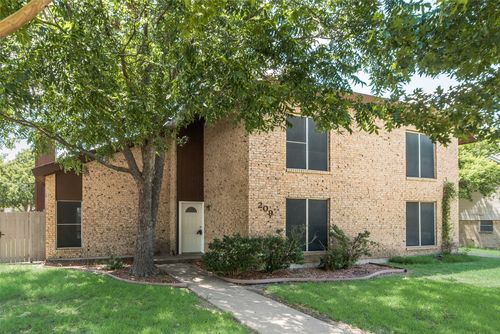 209 N Saint Johns Dr, Richardson, TX, 75081-3811 | Card Image