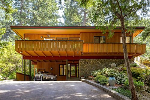 959 Carolwood Dr, Saanich, BC, V8X3T9 | Card Image