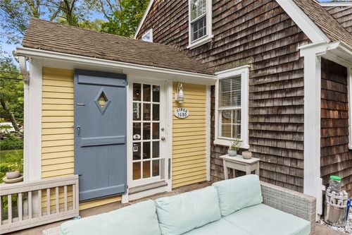 1300 Middle Rd, East Greenwich, RI, 02818-1681 | Card Image