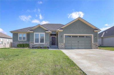 647 Sw Crestview Drive, House other with 4 bedrooms, 3 bathrooms and null parking in Grain Valley MO | Image 1