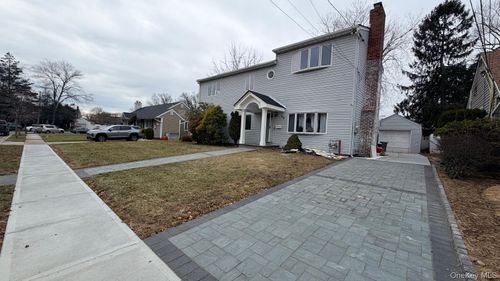 35 Lynwood Dr, Valley Stream, NY, 11580-3326 | Card Image