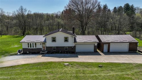 7283 Waynesburg Dr Se, Waynesburg, OH, 44688-9742 | Card Image