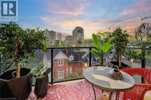 {{alt}} | Card Image