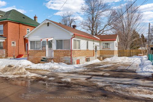 11 Maitland St, Smiths Falls, ON, K7A2K9 | Card Image