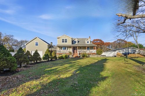2011 Orinoco Dr, West Islip, NY, 11795-2515 | Card Image