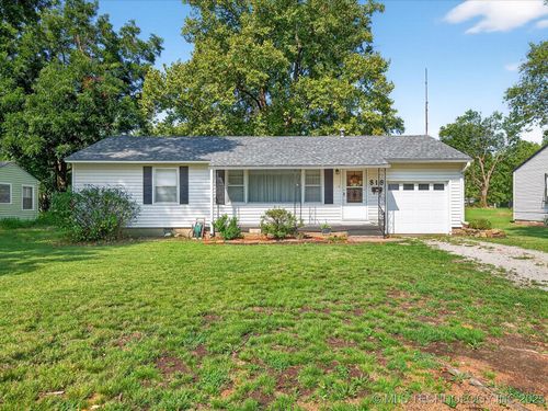 818 S Pine St, Nowata, OK, 74048-4326 | Card Image