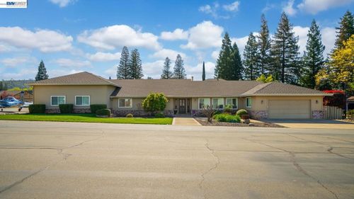3188 Bonanza Dr, Cameron Park, CA, 95682 | Card Image