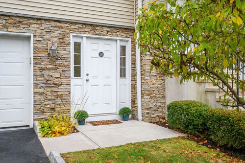 10-10 Riverview Ct, Brookfield, CT, 06804-1071 | Card Image