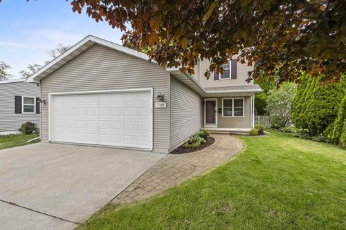 1324 W Bent Avenue, OSHKOSH, WI, 54901 | Card Image