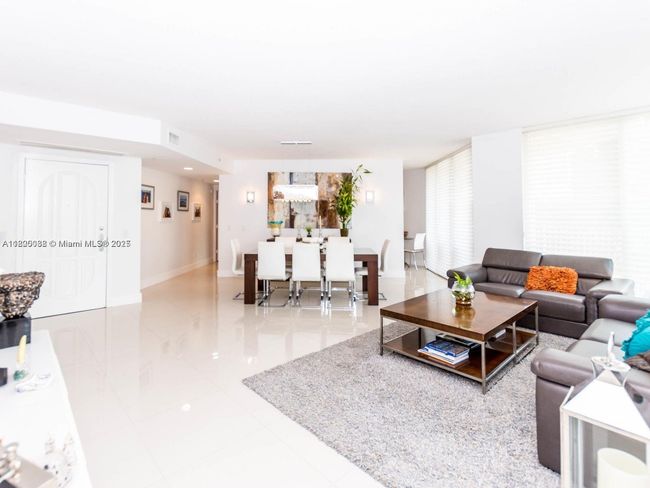 APT-102 - 3370 Ne 190 Th St, Condo with 2 bedrooms, 3 bathrooms and null parking in Aventura FL | Image 27