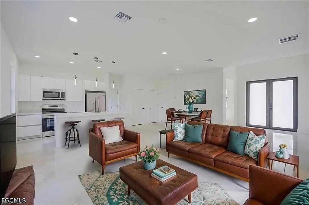 Residential Lease in LEHIGH ACRES 4
