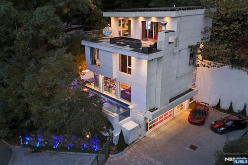 31A Casta Ln, Edgewater, NJ, 07020 | Card Image