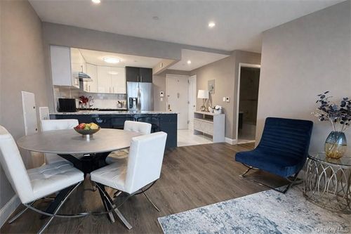 w7a-4515 82nd St, Elmhurst, NY, 11373-3597 | Card Image