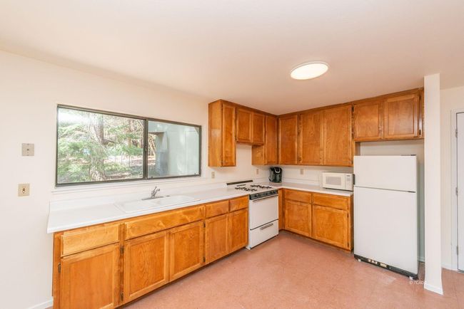 121,141 Mountain Aire Ln, House other with 2 bedrooms, 1 bathrooms and 15 parking in Trinity Center CA | Image 12