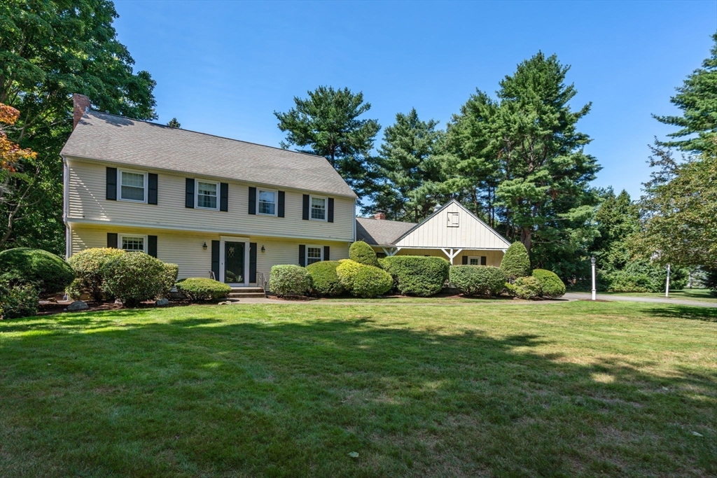Pawnee Cir, Milton, MA 02186
