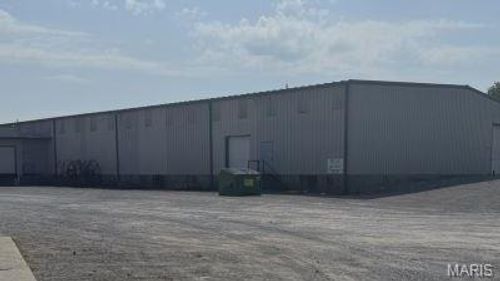 front-300 Matthews Lane, Sikeston, MO, 63801 | Card Image